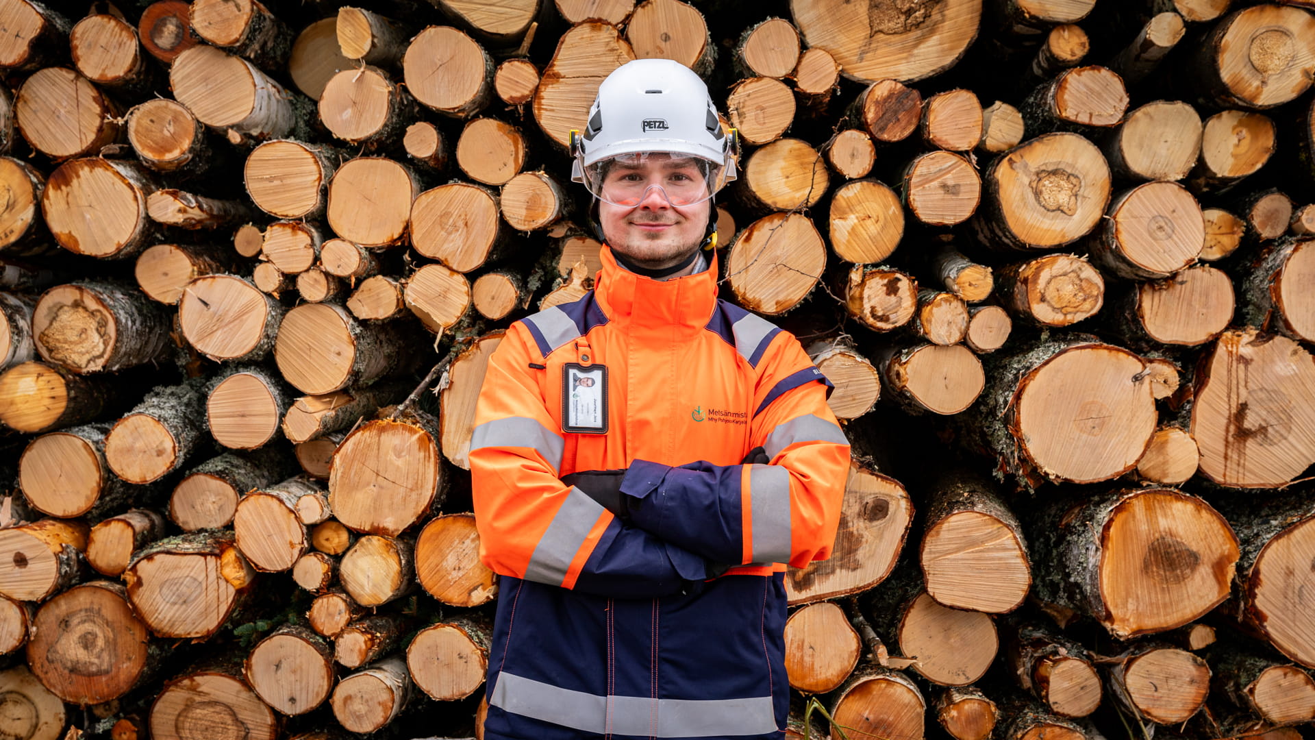 Entinen ammattifutari Jere Juurinen nauttii pelistä metsänomistajan puolella.